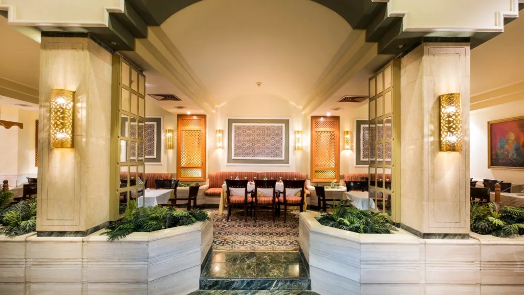 الفندق بيراميزا ايزيس ايلاند ريزورت - أسوان